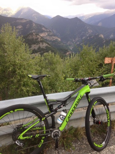 Many top pros incorporate power training into their training plans. Alex Grant's team Scalpel with SRM power meter just before the 2015 world championships.