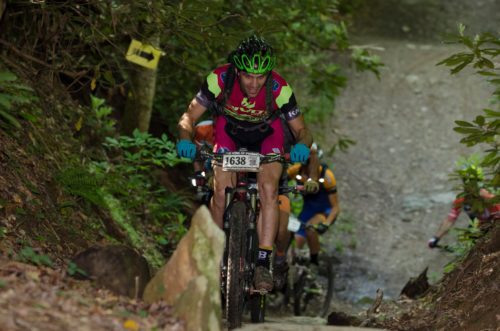 The field rolling into the first singletrack of the 55.5k.