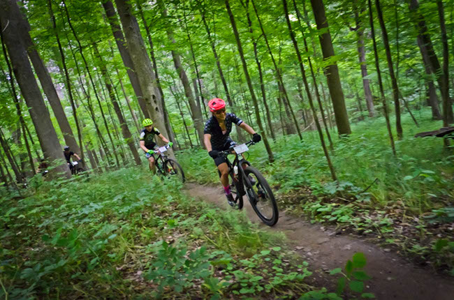 Linda Shin makes her way through the dense forests of Ohio on her way to a race win. Photo by: Butch Phillips Photography